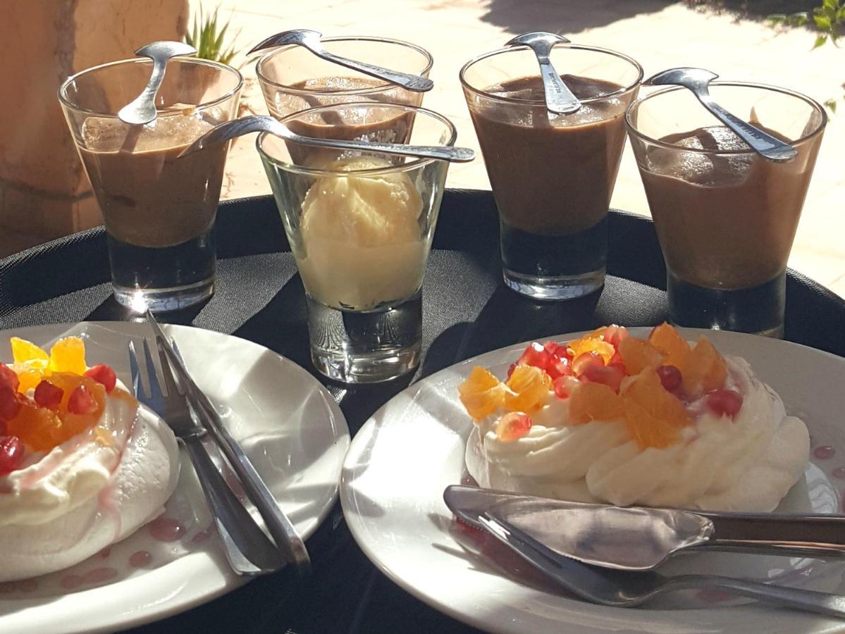 랄라 타카르코스트 Jnane Tihihit B&B 외부 사진
